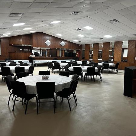 Super 8 By Wyndham Corsicana Bagian luar foto