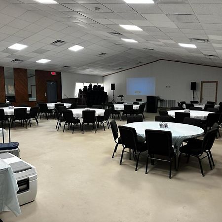 Super 8 By Wyndham Corsicana Bagian luar foto