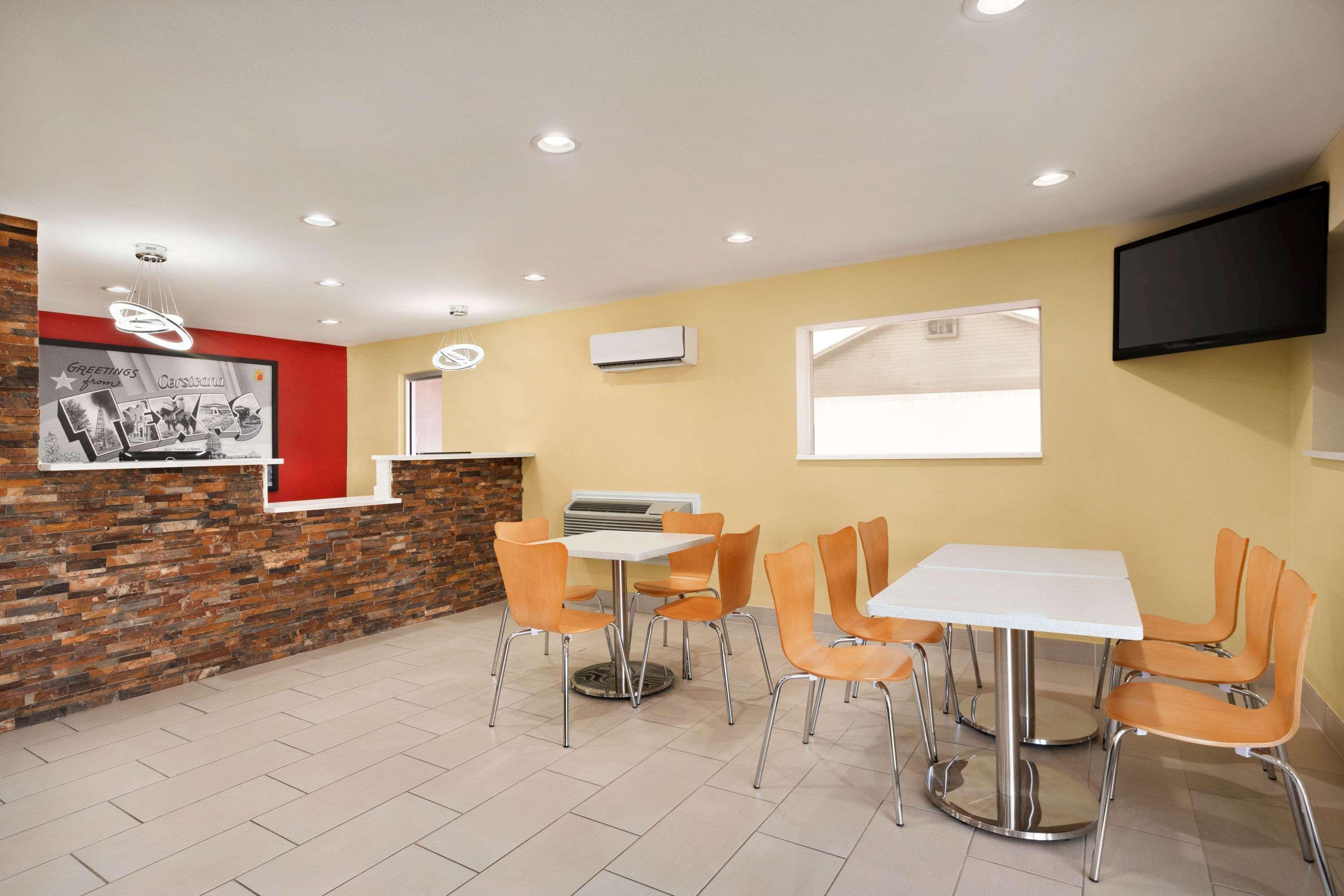 Super 8 By Wyndham Corsicana Bagian luar foto