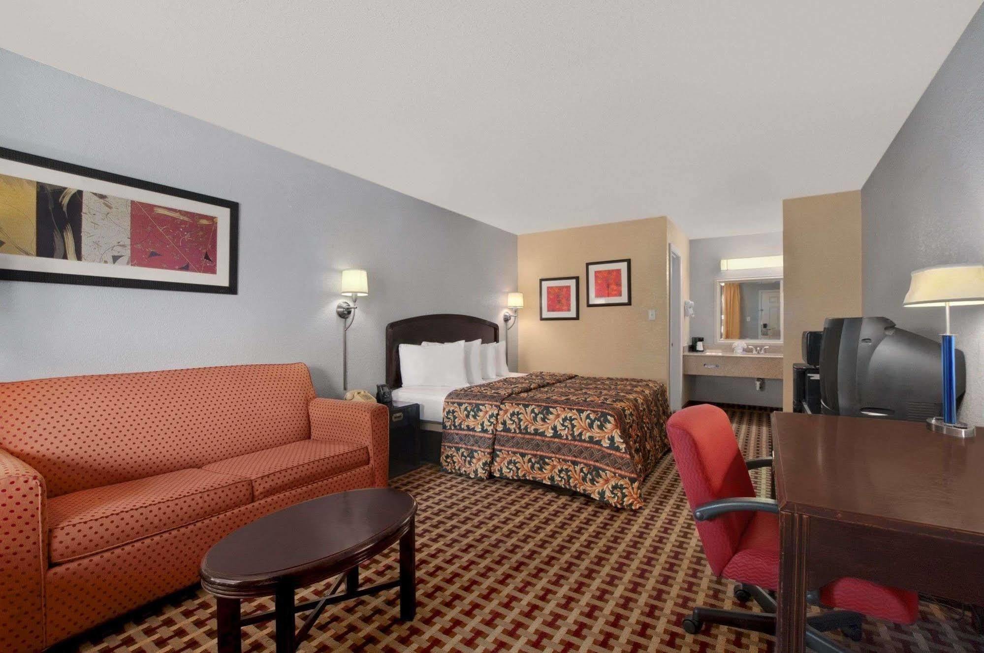 Super 8 By Wyndham Corsicana Bagian luar foto